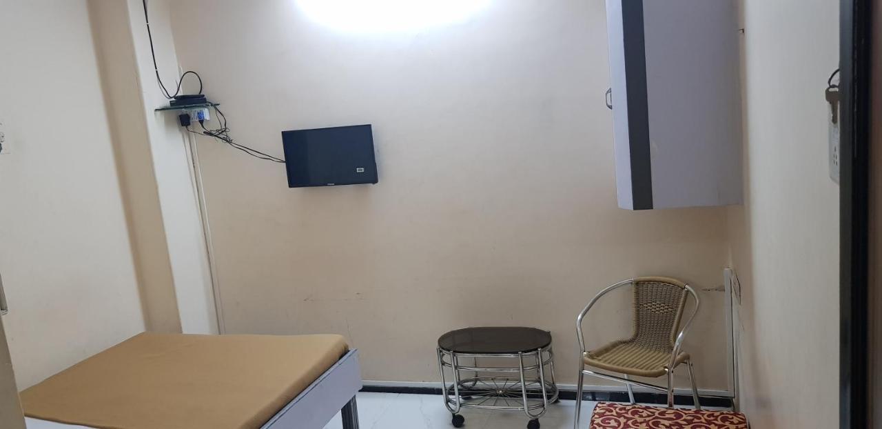 New Metro Guest House Mumbai Exterior photo