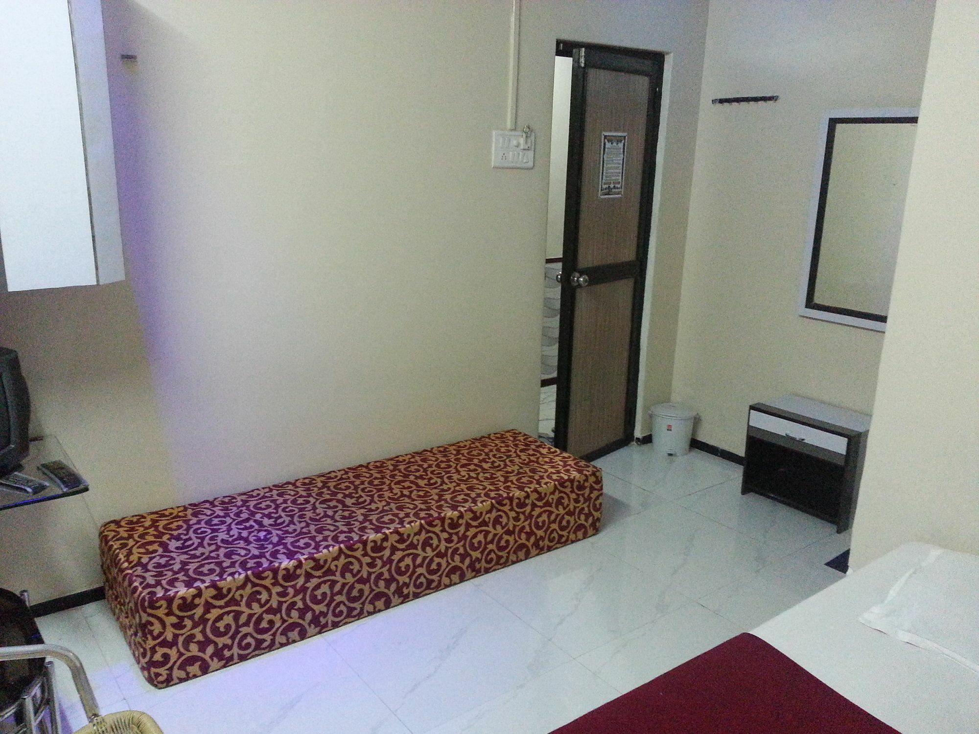 New Metro Guest House Mumbai Exterior photo